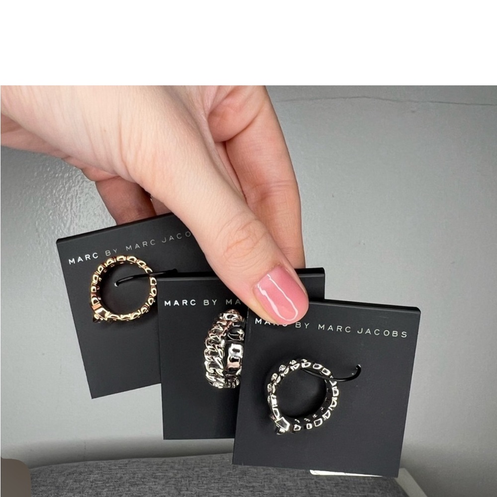 NEW Marc By Marc Jacobs Katie
(NWT 2 silver  1 gold 
Turnlock Ring Size S/M